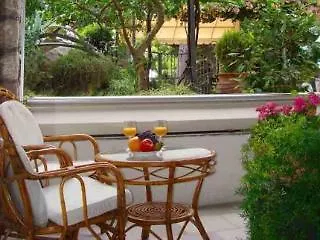 Nautilus Hotel